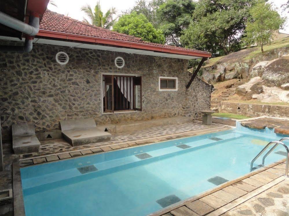 Serendip Stone Bungalow Kundasale Exterior foto